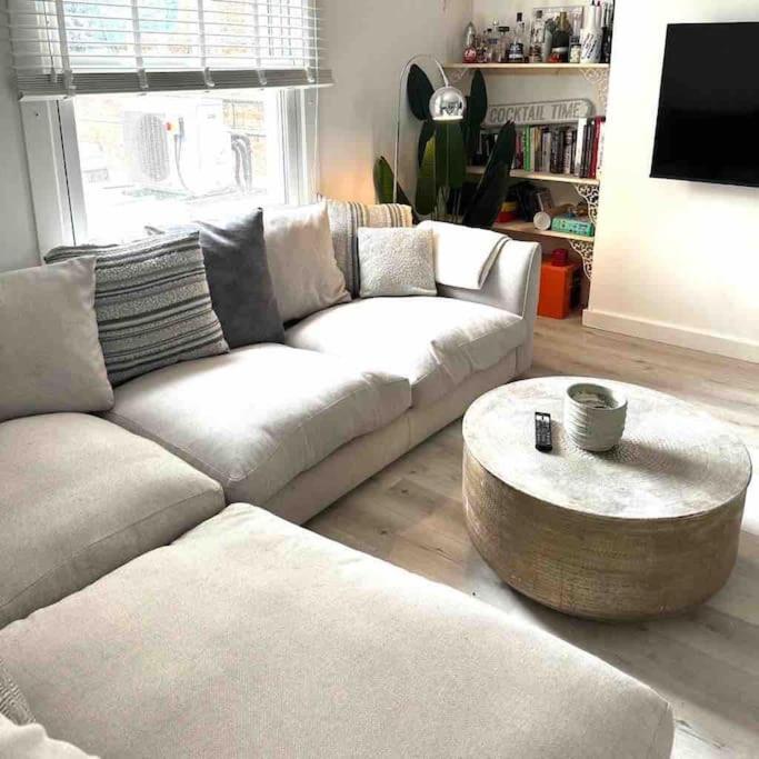 Stunning 2 Bedroom Flat Camden ลอนดอน ภายนอก รูปภาพ