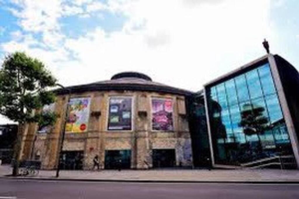 Stunning 2 Bedroom Flat Camden ลอนดอน ภายนอก รูปภาพ